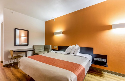 Pleasanton Hotel | Motel 6 Jourdanton, TX