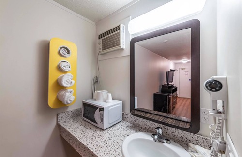 Valleyview Hotel | Motel 6 Kamloops, BC