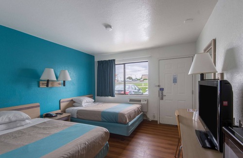 Waldron Hotel | Motel 6 Kansas City, MO - Airport