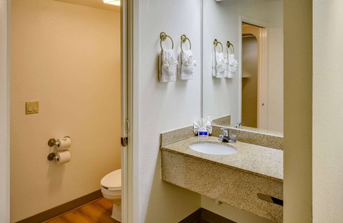 Barker Hotel | Motel 6 Katy, TX - Houston