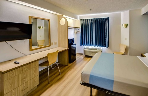 Barker Hotel | Motel 6 Katy, TX - Houston