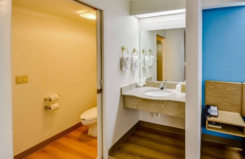 Barker Hotel | Motel 6 Katy, TX - Houston