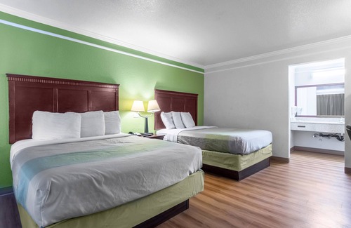 Kingsburg Hotel | Motel 6 Kingsburg, CA