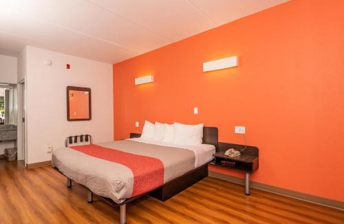 Tri-Cities Hotel | Motel 6-Kingsport, TN