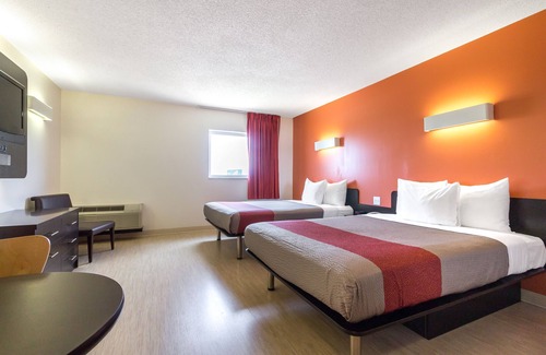Kingston Hotel | Motel 6 Kingston, ON