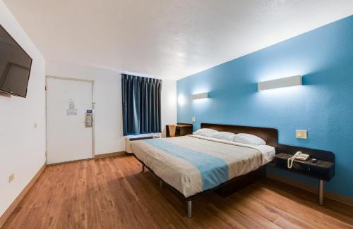 Kingston Hotel | Motel 6-Kingston, TN