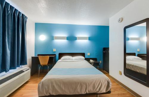 Kingston Hotel | Motel 6-Kingston, TN