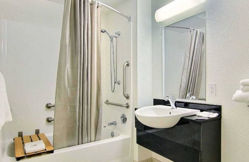 Kingsville Hotel | Motel 6 Kingsville, TX