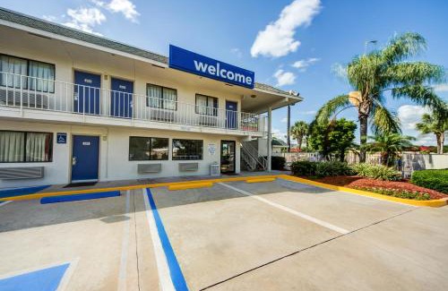 Lakeland Hotel | Motel 6-Lakeland, FL
