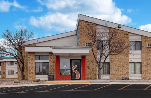Lakeville Hotel | Motel 6-Lakeville, MN - South - Lakeville