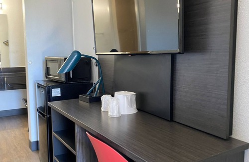 Lantana Hotel | Motel 6 Lantana, FL