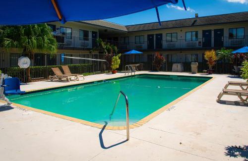 Lantana Hotel | Motel 6-Lantana West Palm Beach, FL