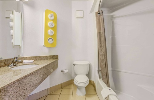Lemoore Hotel | Motel 6 Lemoore, CA