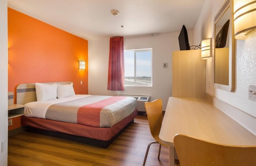Lemoore Hotel | Motel 6 Lemoore, CA