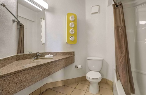 Lemoore Hotel | Motel 6 Lemoore, CA