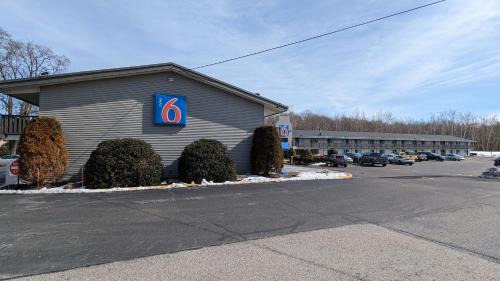 Leominster Hotel | Motel 6-Leominster, MA