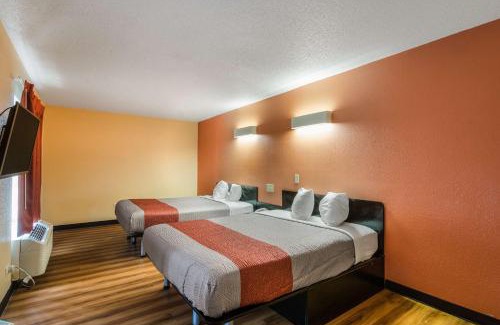 Libertyville Hotel | Motel 6-Libertyville, IL