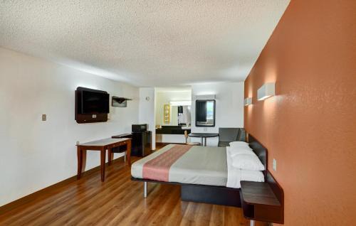 Lindale Hotel | Motel 6-Lindale, TX