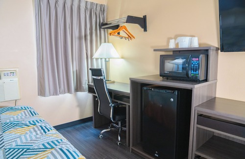 Litchfield Hotel | Motel 6 Litchfield, IL