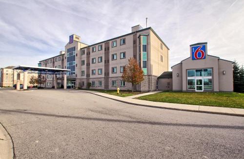 Westminster Hotel | Motel 6-London, ON - Ontario
