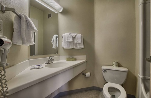 Westminster Hotel | Motel 6 London, ON - Ontario
