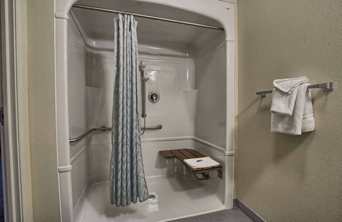 Westminster Hotel | Motel 6 London, ON - Ontario