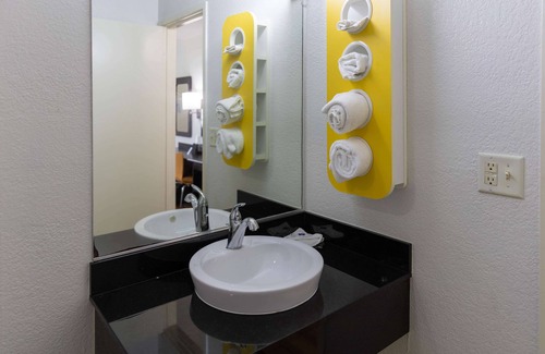 Lufkin Hotel | Motel 6 Lufkin, TX