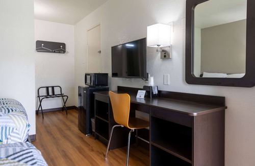 Lufkin Hotel | Motel 6 Lufkin, TX