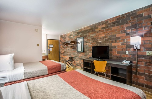 Madison Hotel | Motel 6 Madison, WI - East