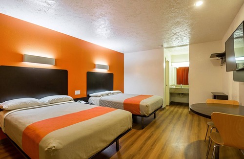 Madisonville Hotel | Motel 6 Madisonville, TX