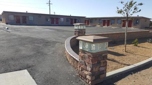 Hesperia Hotel | Motel 6 Maple/Main