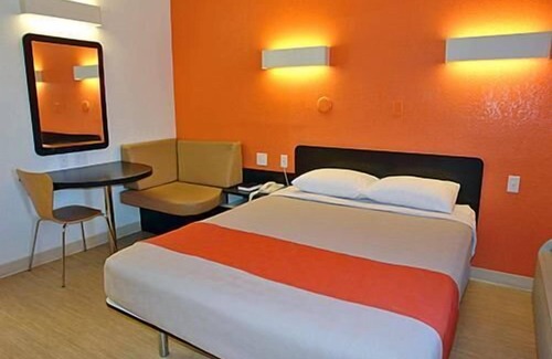 Marble Falls Hotel | Motel 6 Marble Falls, TX