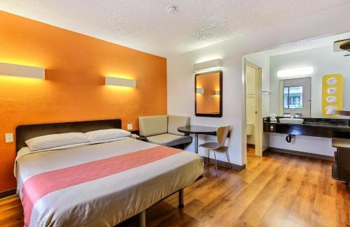 Marina Hotel | Motel 6-Marina, CA - Monterey