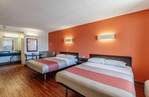 Potomac Hotel | Motel 6-Martinsburg, WV