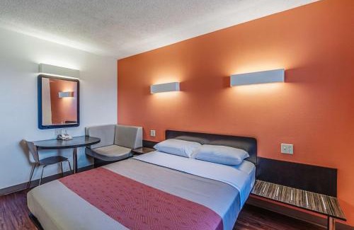 Potomac Hotel | Motel 6-Martinsburg, WV