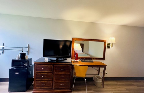 Blodgett Mills Hotel | Motel 6 McGraw, NY - Cortland