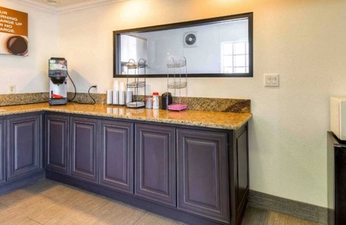 Sun City Hotel | Motel 6 Menifee, CA