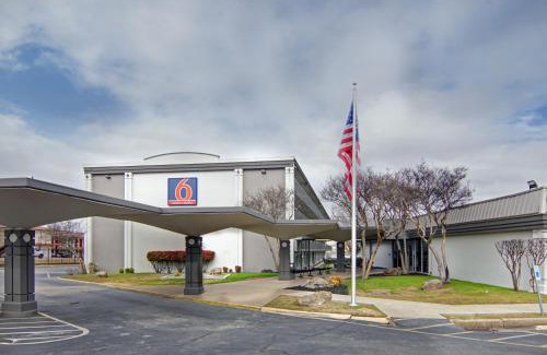 Mesquite Hotel | Motel 6 Mesquite, TX Town East