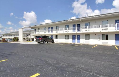 Middleburg Heights Hotel | Motel 6-Middleburg Heights, OH - Cleveland