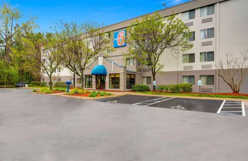 Milford Hotel | Motel 6-Milford, CT