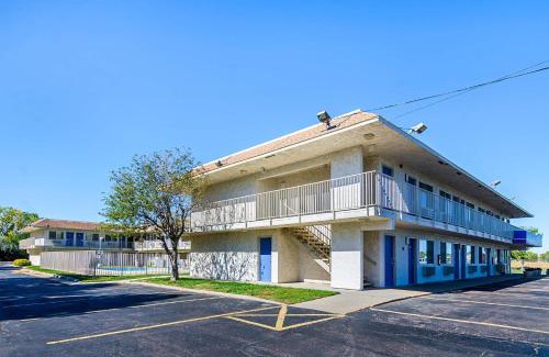Mitchell Hotel | Motel 6-Mitchell, SD