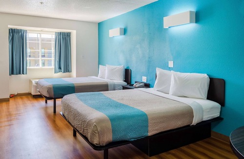 Tillmans Corner Hotel | Motel 6 Mobile, AL