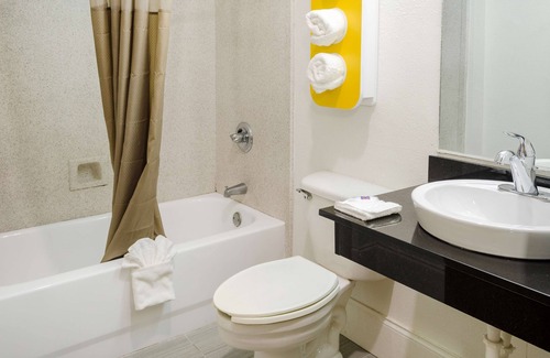 Tillmans Corner Hotel | Motel 6 Mobile, AL
