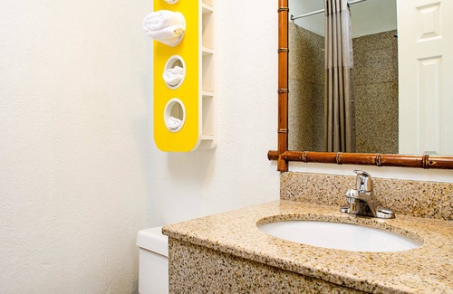 Modesto Hotel | Motel 6 Modesto, CA - Downtown