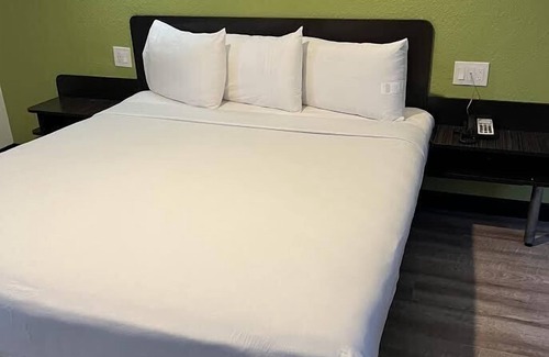 Modesto Hotel | Motel 6 Modesto, CA - Downtown