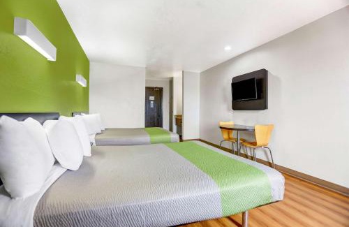 Moriarty Hotel | Motel 6-Moriarty, NM
