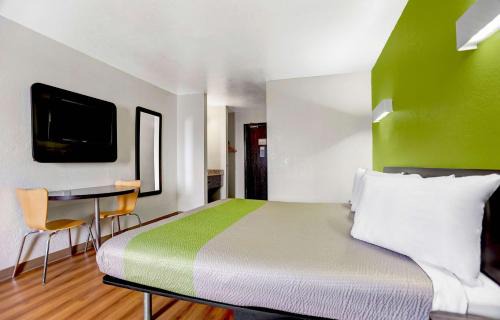 Moriarty Hotel | Motel 6-Moriarty, NM