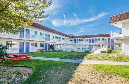 Moses Lake Hotel | Motel 6-Moses Lake, WA