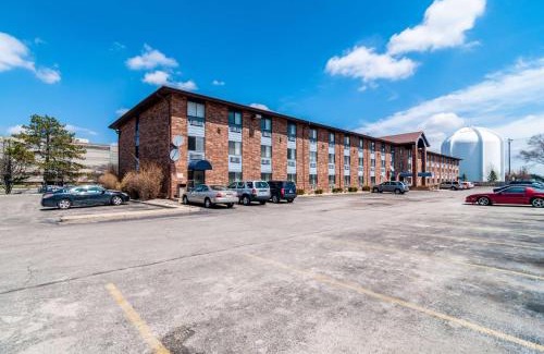 Naperville Hotel | Motel 6-Naperville, IL