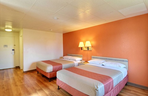 Nashua Hotel | Motel 6 Nashua, NH - North